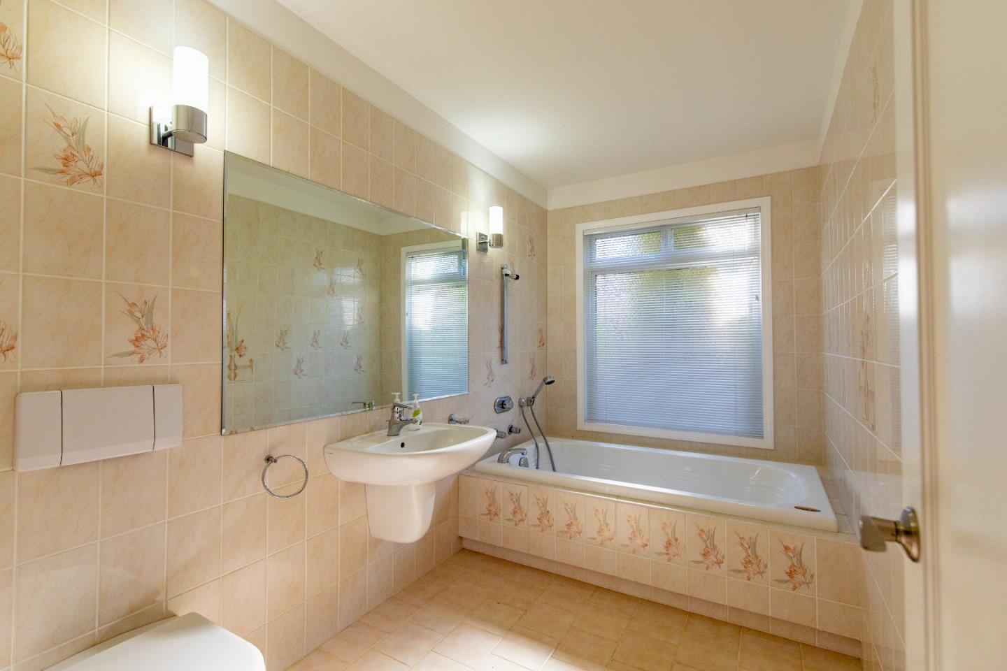 Detail Gallery Image 25 of 31 For 908 Glennan Dr, Redwood City,  CA 94061 - 3 Beds | 2/1 Baths