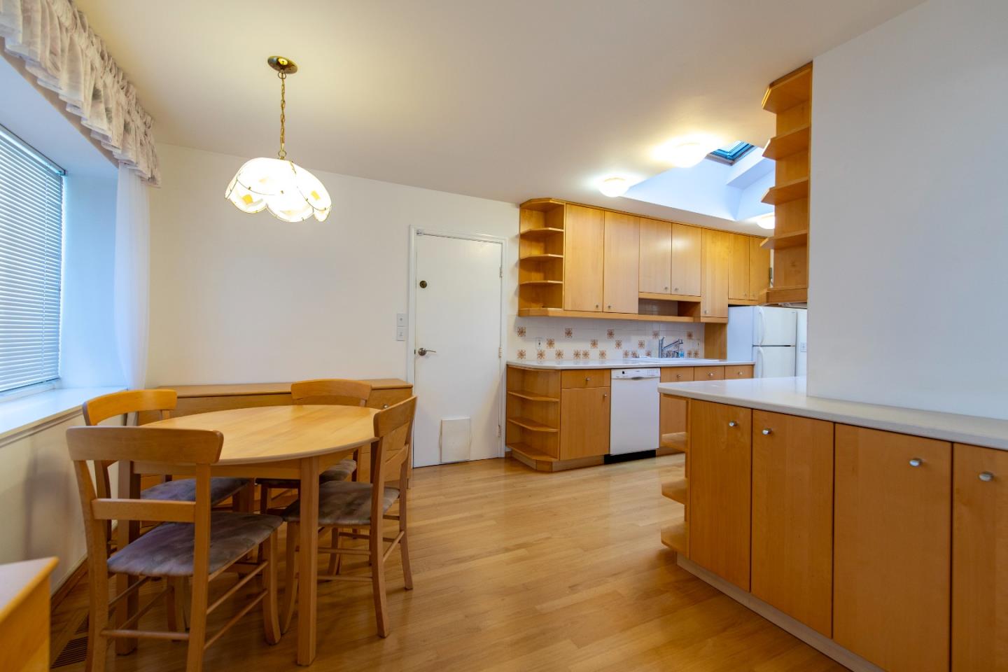 Detail Gallery Image 4 of 31 For 908 Glennan Dr, Redwood City,  CA 94061 - 3 Beds | 2/1 Baths