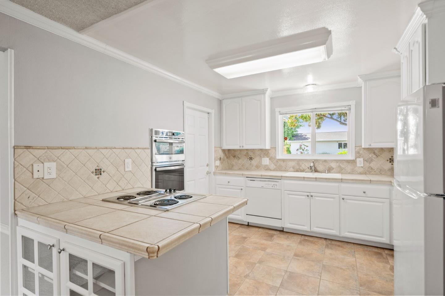 Detail Gallery Image 9 of 29 For 96 Lavonne Dr, Campbell,  CA 95008 - 4 Beds | 2 Baths