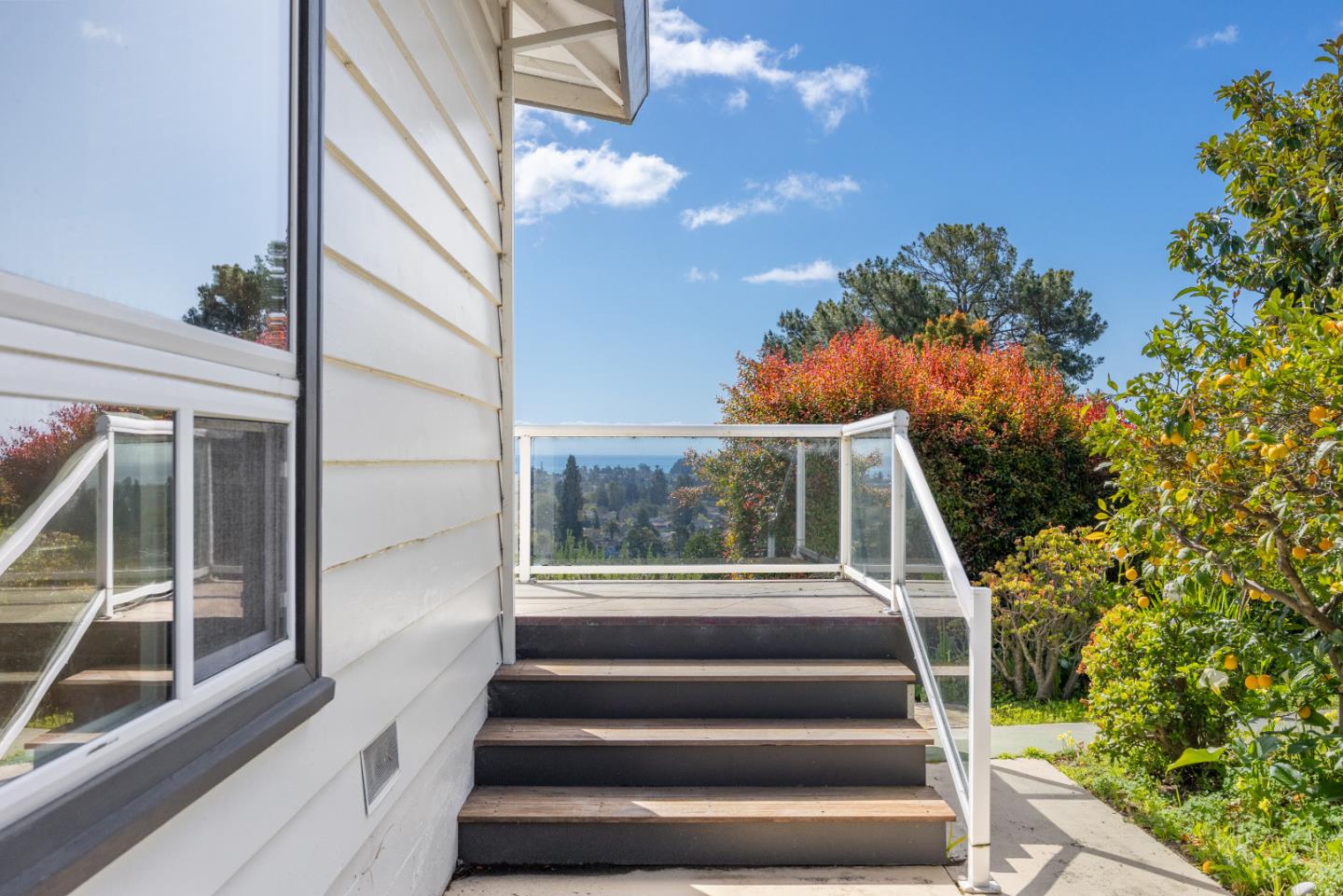 Detail Gallery Image 12 of 25 For 627 High St, Santa Cruz,  CA 95060 - 3 Beds | 3/1 Baths