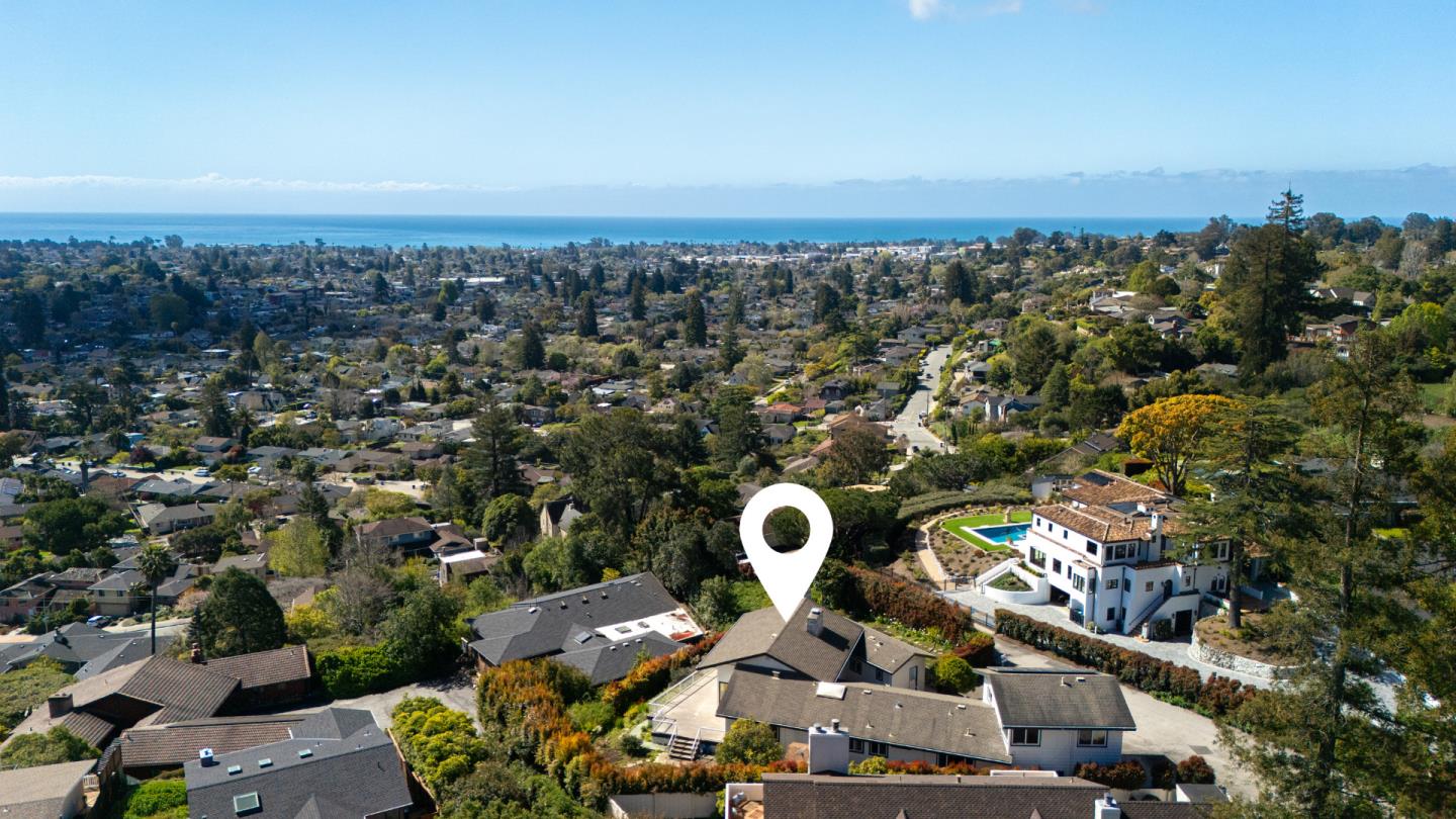 Detail Gallery Image 2 of 25 For 627 High St, Santa Cruz,  CA 95060 - 3 Beds | 3/1 Baths