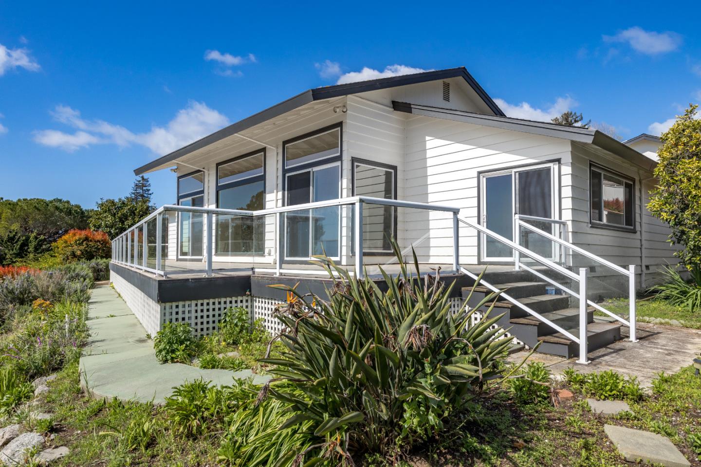 Detail Gallery Image 21 of 25 For 627 High St, Santa Cruz,  CA 95060 - 3 Beds | 3/1 Baths