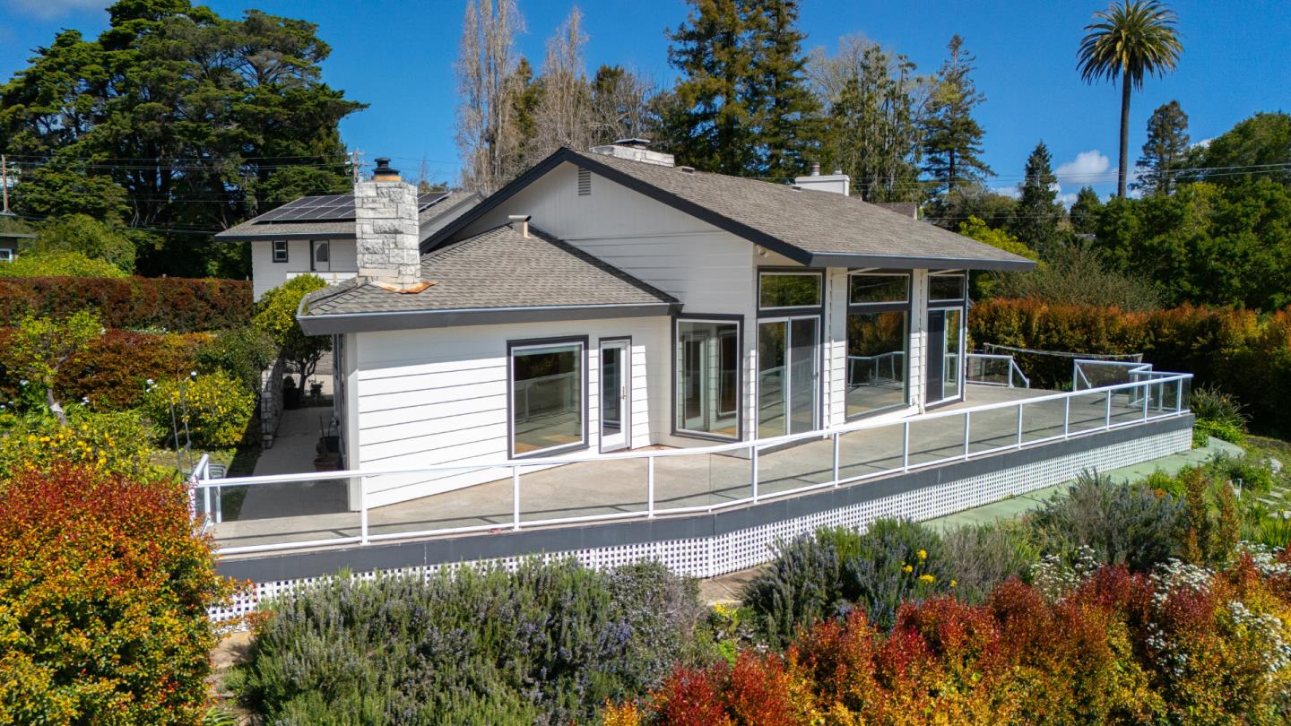 Detail Gallery Image 3 of 25 For 627 High St, Santa Cruz,  CA 95060 - 3 Beds | 3/1 Baths