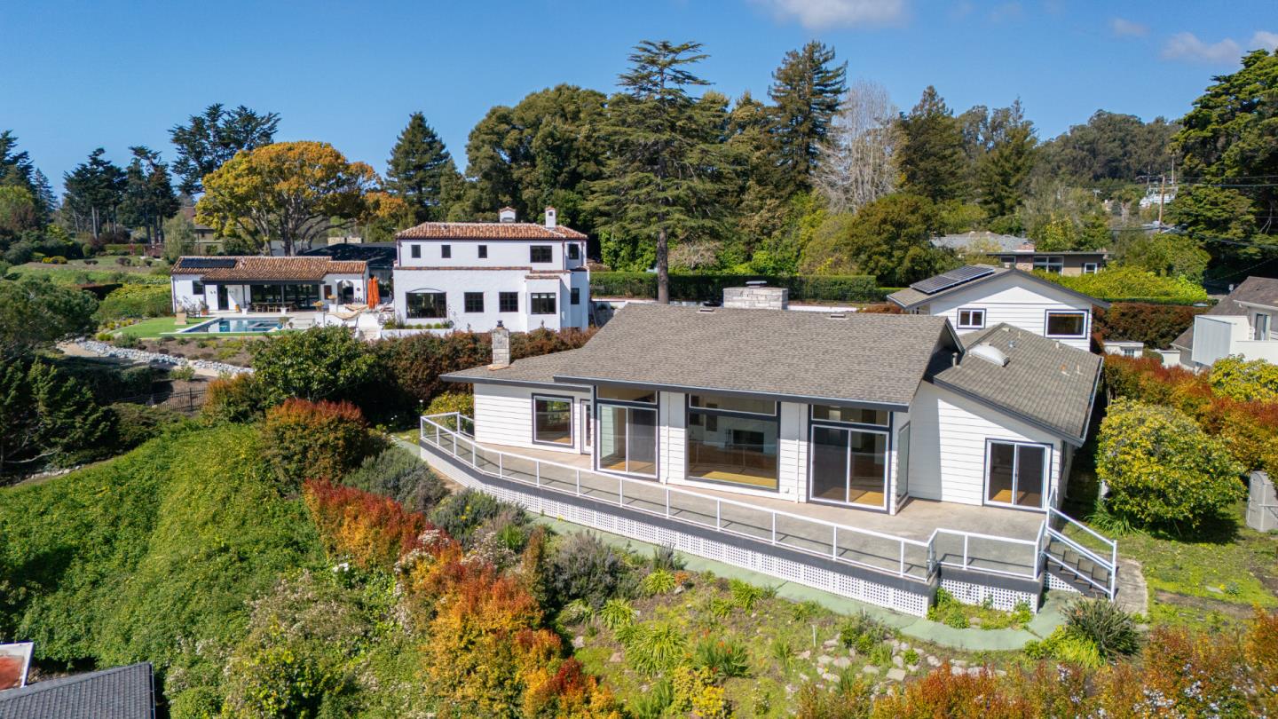 Detail Gallery Image 4 of 25 For 627 High St, Santa Cruz,  CA 95060 - 3 Beds | 3/1 Baths