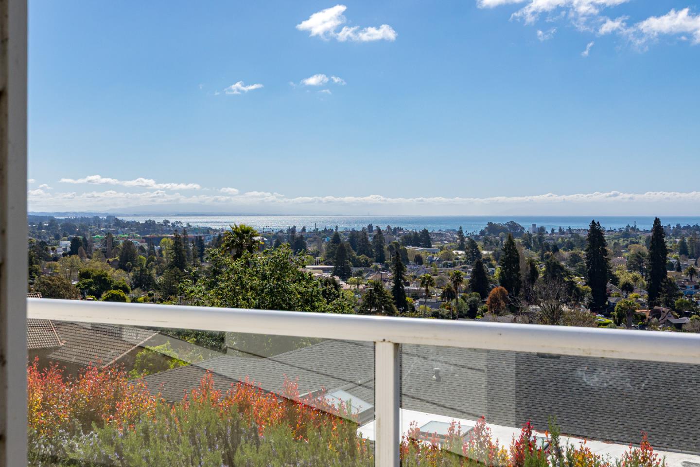 Detail Gallery Image 5 of 25 For 627 High St, Santa Cruz,  CA 95060 - 3 Beds | 3/1 Baths