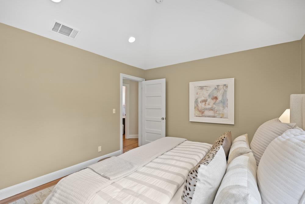 Detail Gallery Image 30 of 55 For 2 Perry Ave, Menlo Park,  CA 94025 - 3 Beds | 2/1 Baths