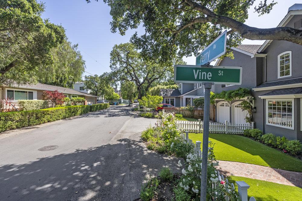 Detail Gallery Image 48 of 55 For 2 Perry Ave, Menlo Park,  CA 94025 - 3 Beds | 2/1 Baths