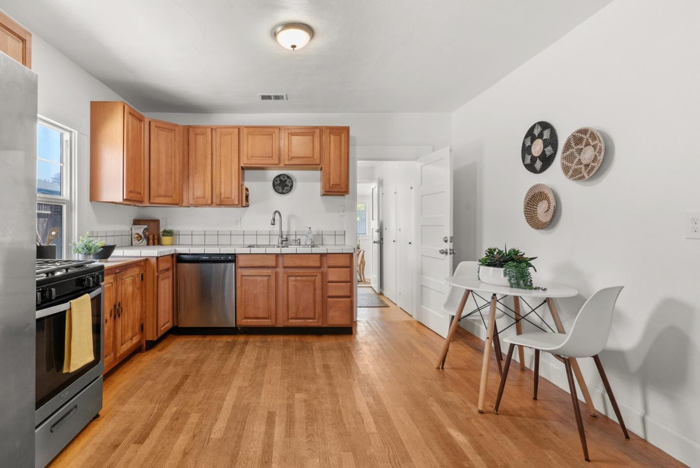 Detail Gallery Image 10 of 31 For 130 Parnell St, Santa Cruz,  CA 95062 - 2 Beds | 2 Baths