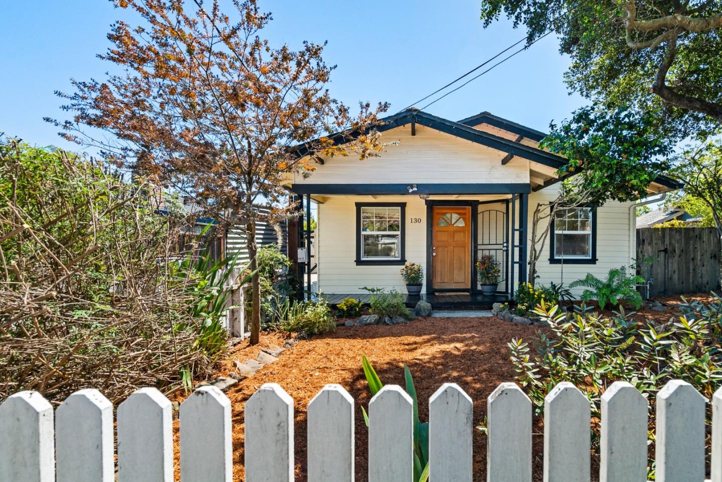 Detail Gallery Image 2 of 31 For 130 Parnell St, Santa Cruz,  CA 95062 - 2 Beds | 2 Baths