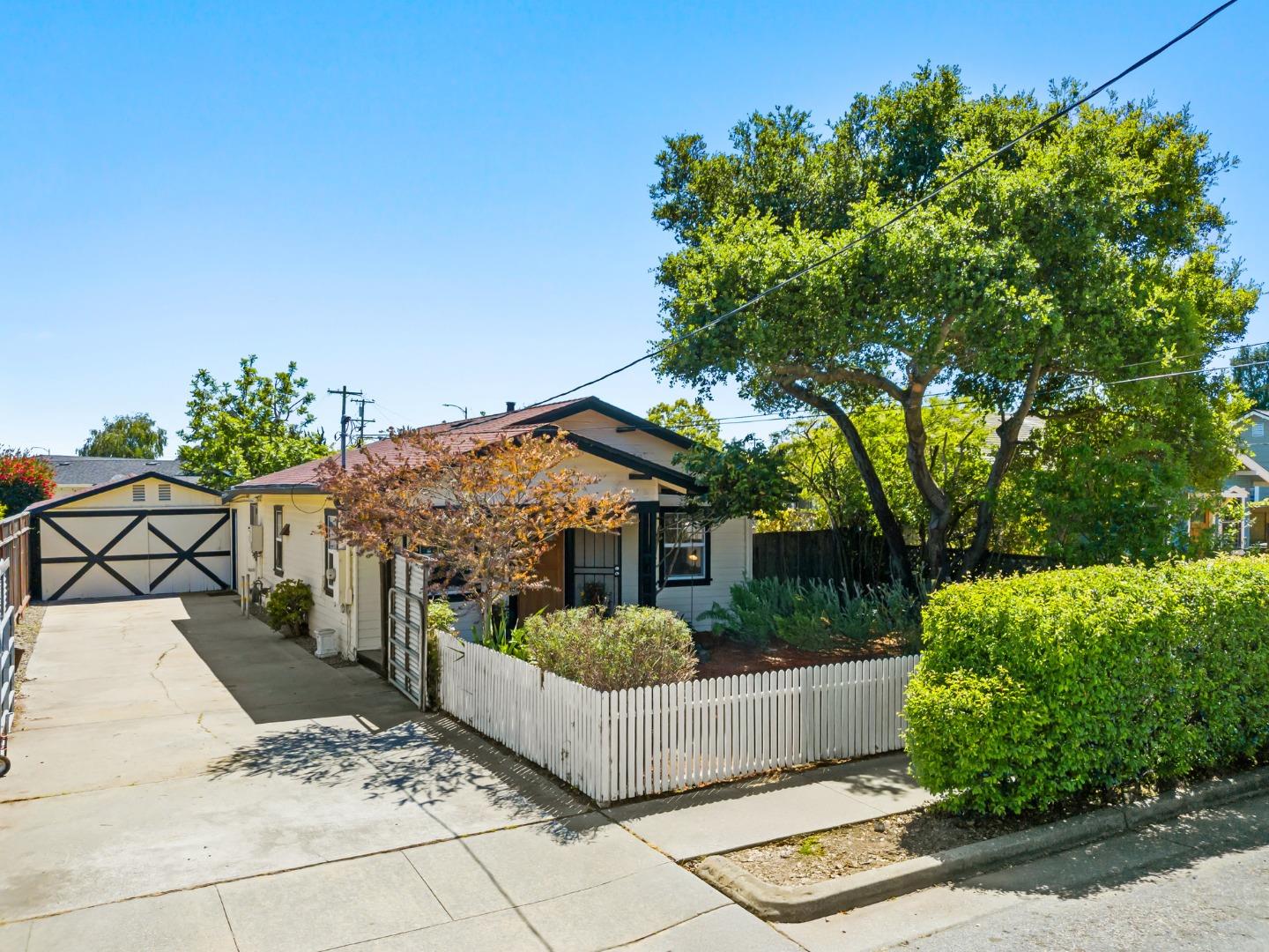 Detail Gallery Image 5 of 31 For 130 Parnell St, Santa Cruz,  CA 95062 - 2 Beds | 2 Baths