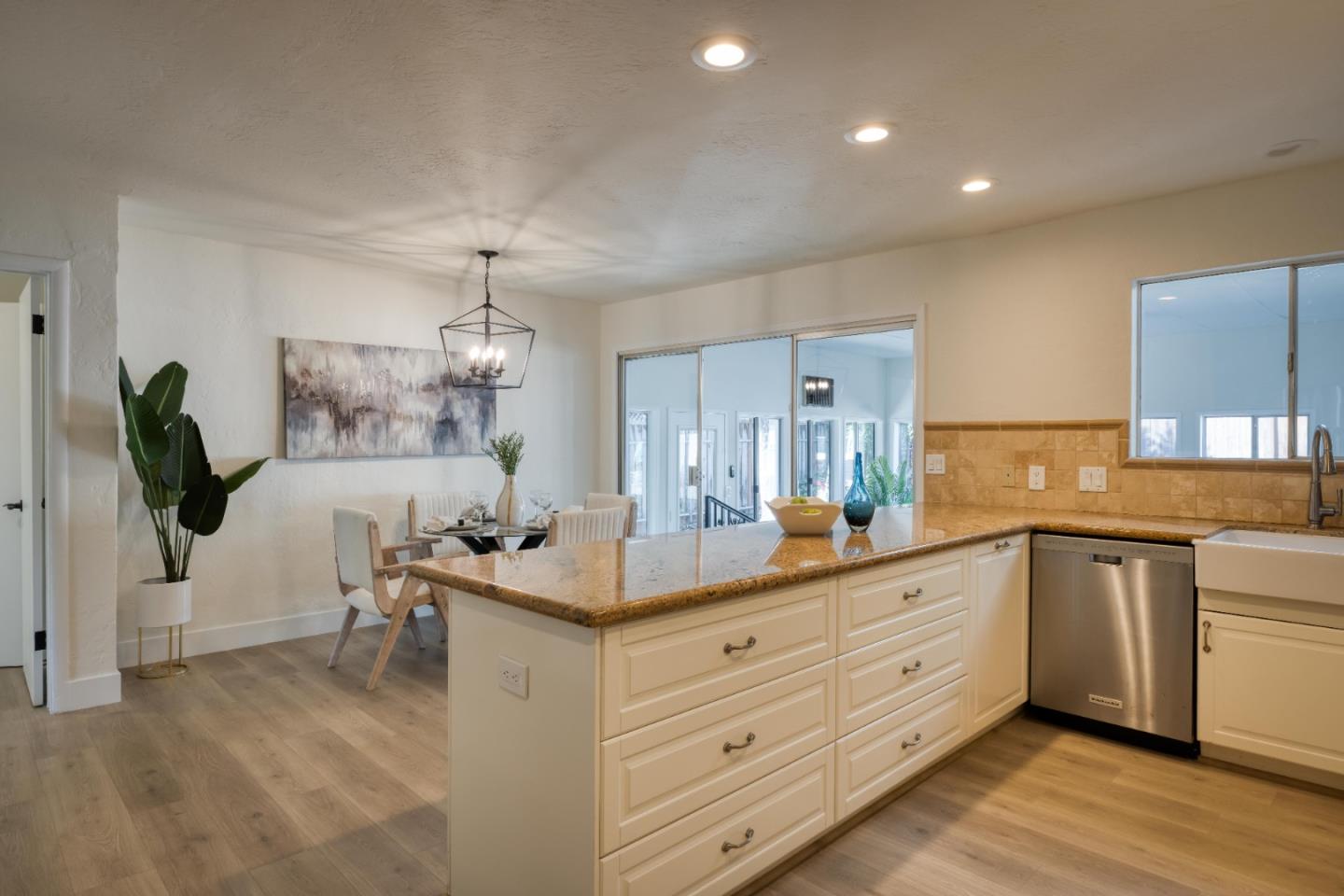 Detail Gallery Image 11 of 36 For 15591 Loma Vista Ave, Los Gatos,  CA 95032 - 5 Beds | 2 Baths
