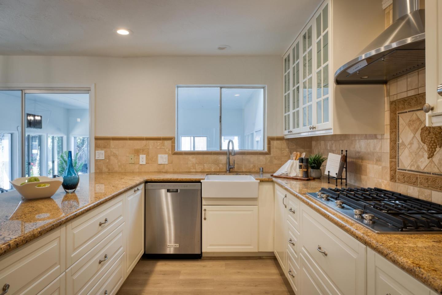 Detail Gallery Image 12 of 36 For 15591 Loma Vista Ave, Los Gatos,  CA 95032 - 5 Beds | 2 Baths