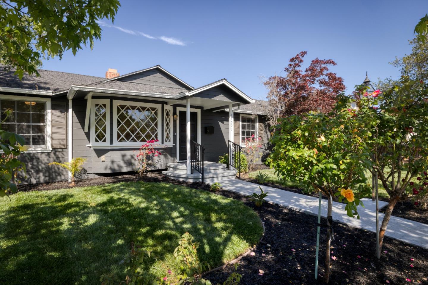 Detail Gallery Image 2 of 36 For 15591 Loma Vista Ave, Los Gatos,  CA 95032 - 5 Beds | 2 Baths