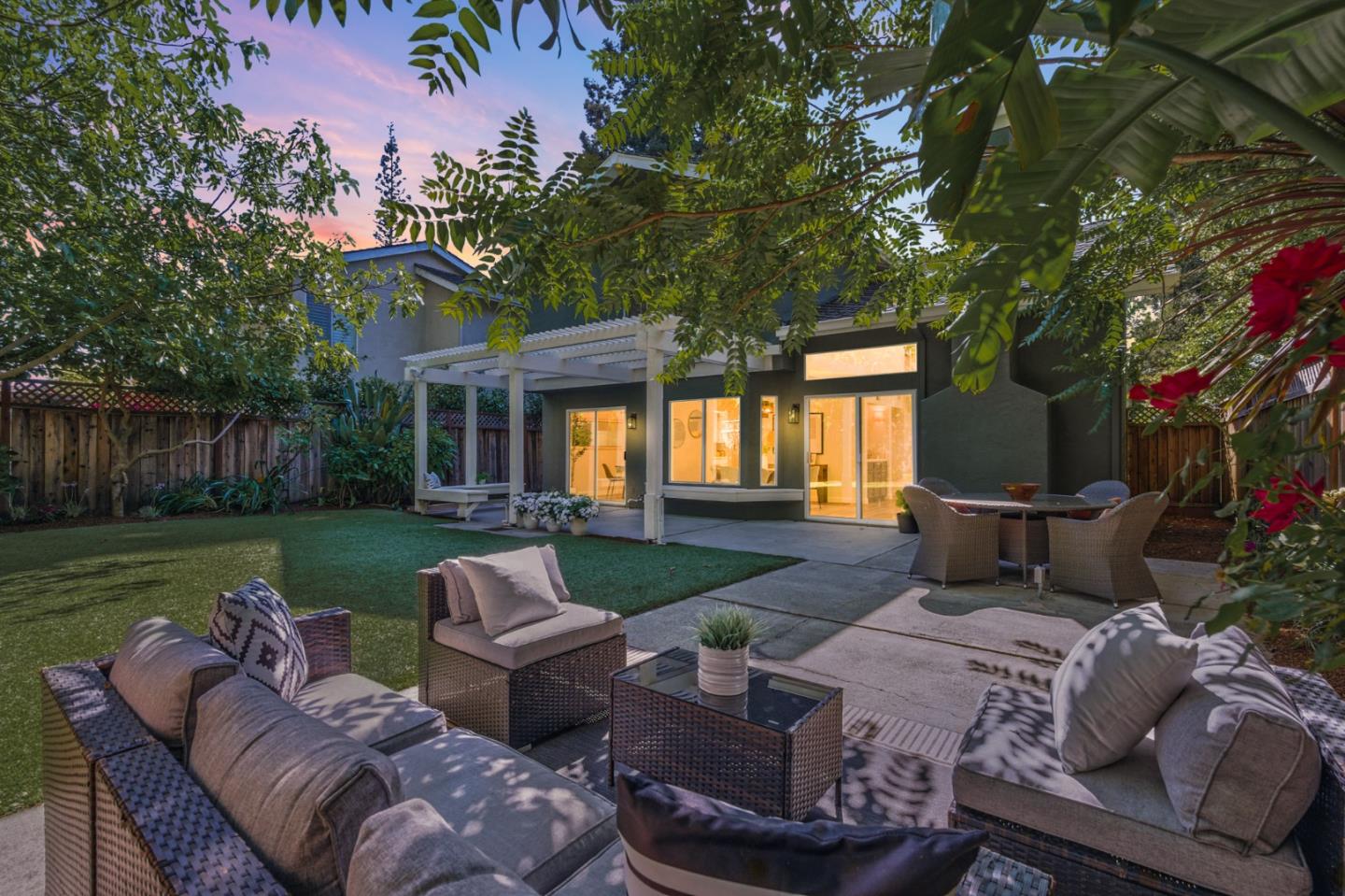 Detail Gallery Image 11 of 46 For 821 Whitehall Ln, Redwood City,  CA 94061 - 3 Beds | 2/1 Baths