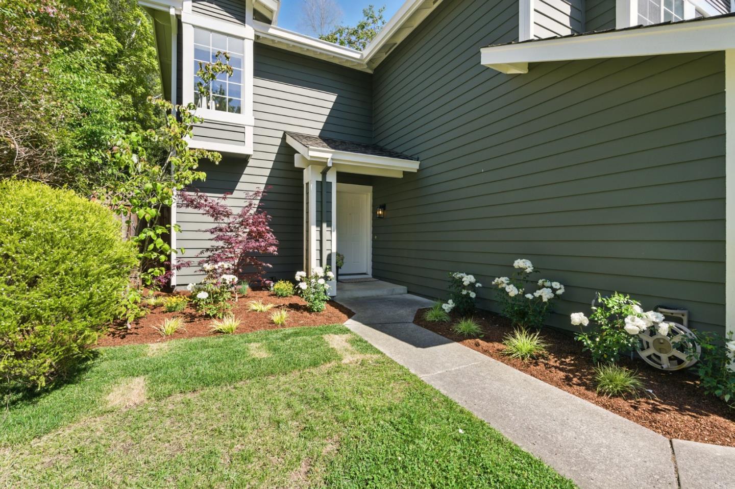 Detail Gallery Image 23 of 46 For 821 Whitehall Ln, Redwood City,  CA 94061 - 3 Beds | 2/1 Baths