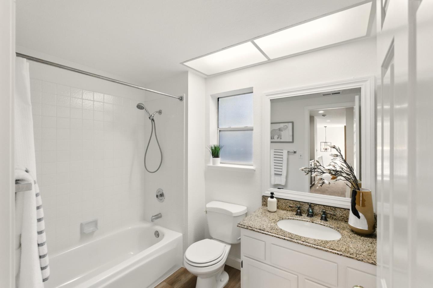 Detail Gallery Image 24 of 46 For 821 Whitehall Ln, Redwood City,  CA 94061 - 3 Beds | 2/1 Baths