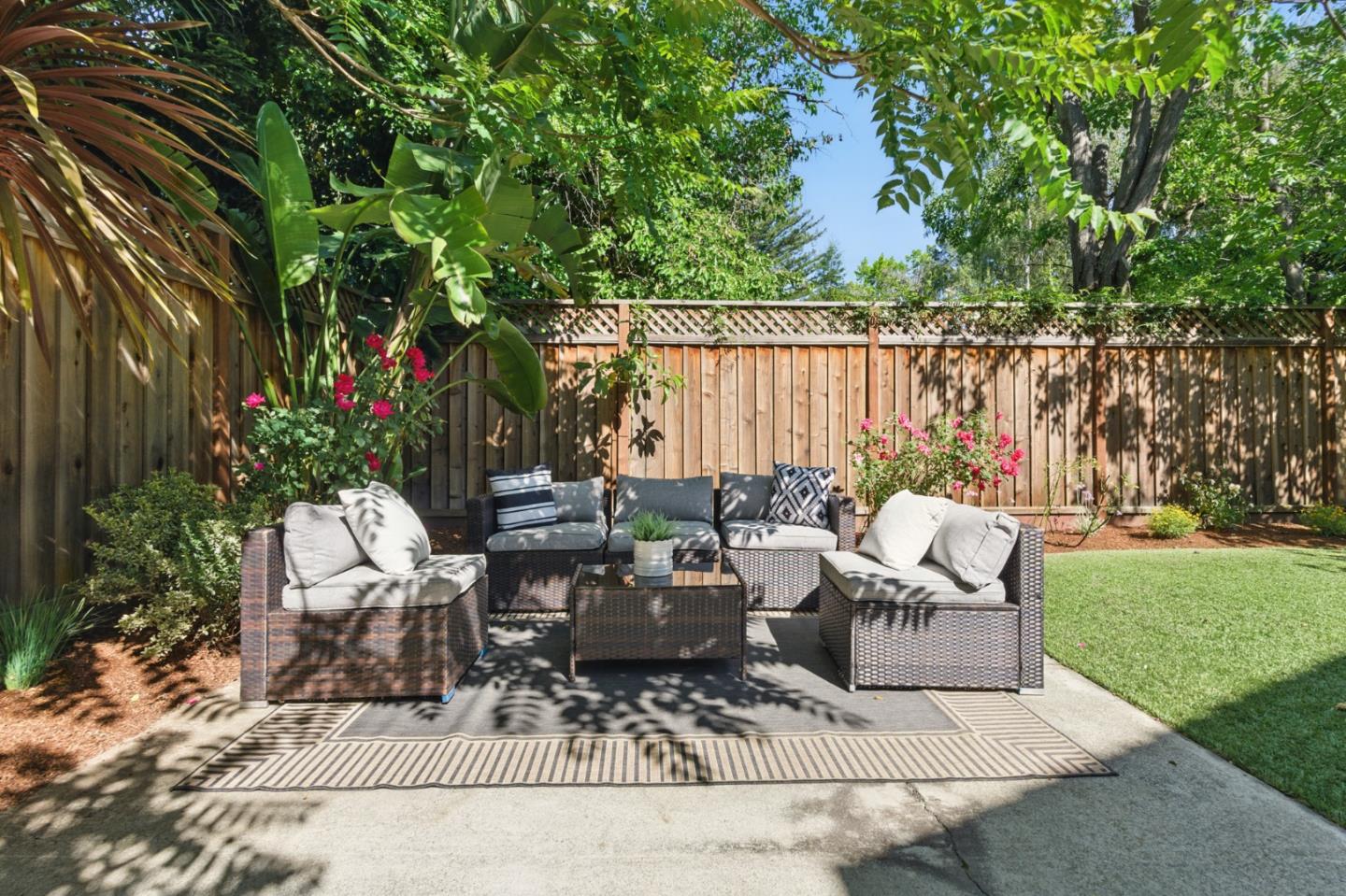 Detail Gallery Image 26 of 46 For 821 Whitehall Ln, Redwood City,  CA 94061 - 3 Beds | 2/1 Baths