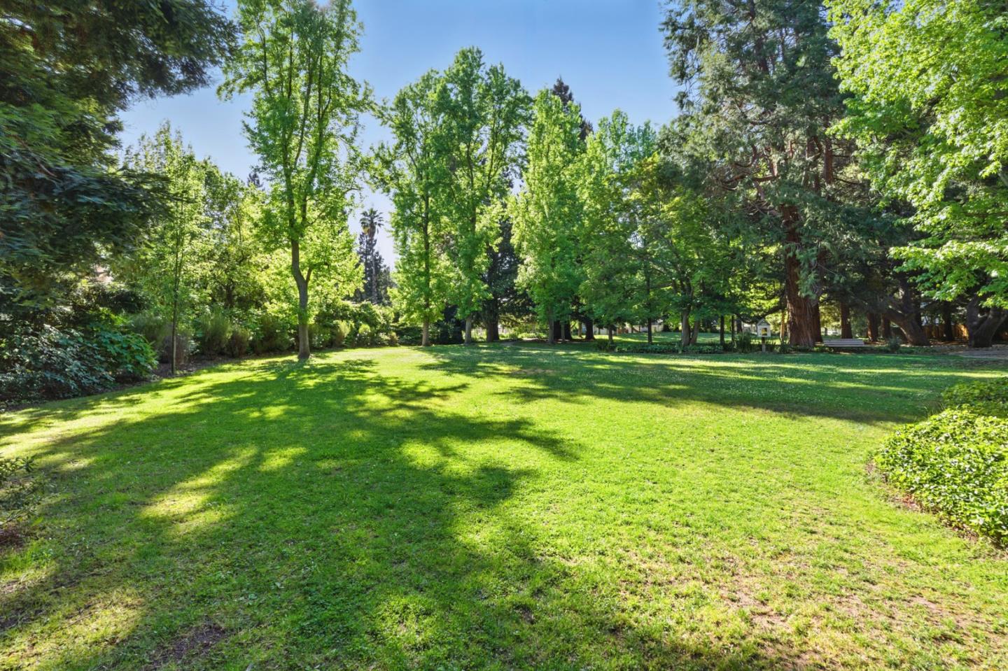 Detail Gallery Image 31 of 46 For 821 Whitehall Ln, Redwood City,  CA 94061 - 3 Beds | 2/1 Baths