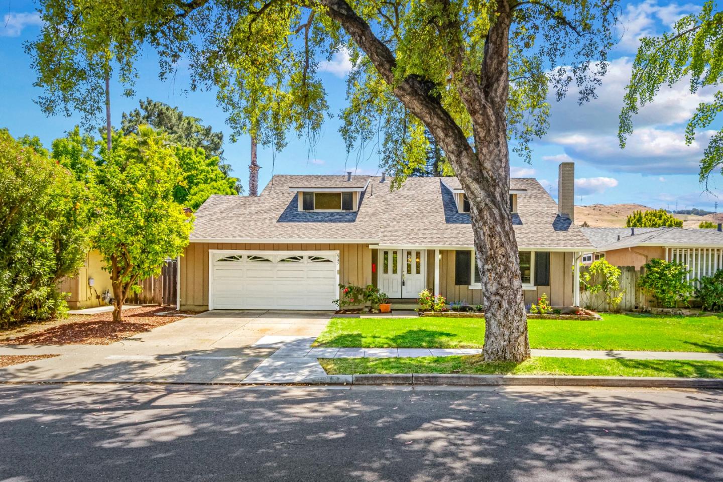 Detail Gallery Image 1 of 42 For 6745 San Anselmo Way, San Jose,  CA 95119 - 4 Beds | 2 Baths