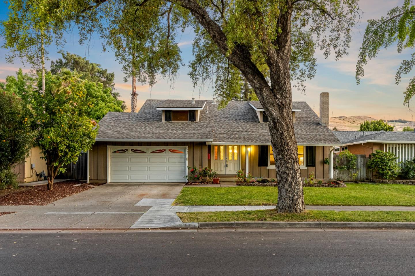 Detail Gallery Image 3 of 42 For 6745 San Anselmo Way, San Jose,  CA 95119 - 4 Beds | 2 Baths