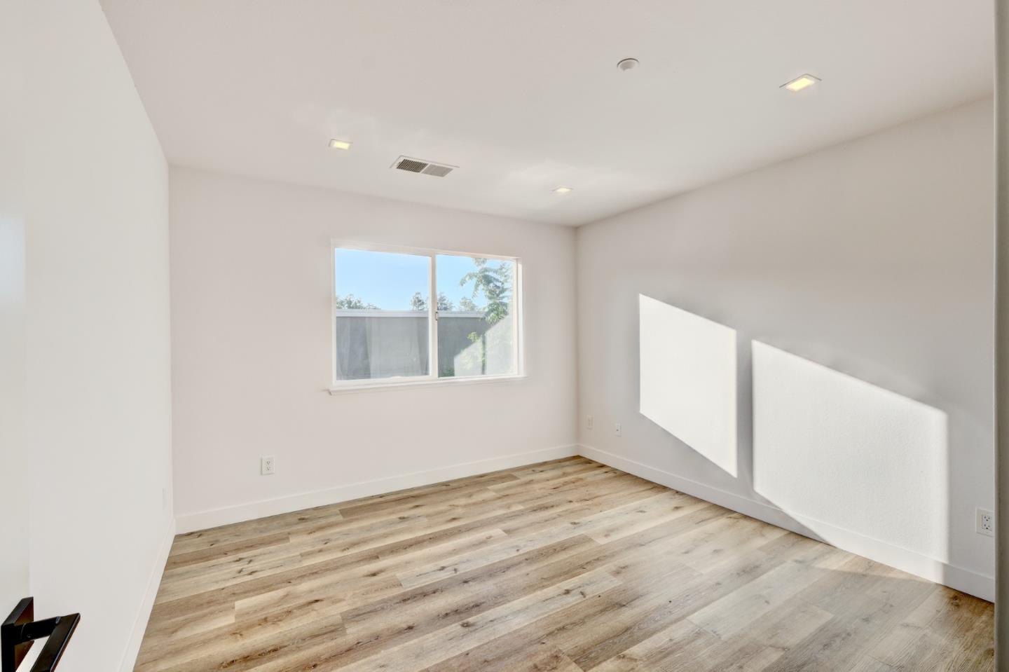 Detail Gallery Image 16 of 26 For 875 Roberts Pl, San Jose,  CA 95122 - 4 Beds | 3 Baths