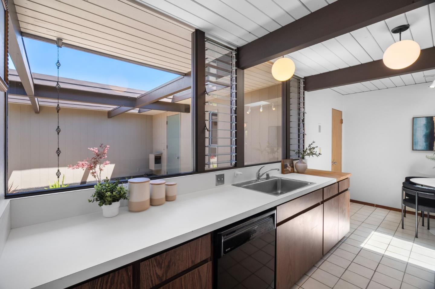 Detail Gallery Image 6 of 42 For 802 Allison Way, Sunnyvale,  CA 94087 - 4 Beds | 2 Baths