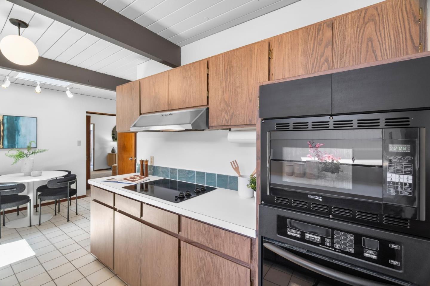 Detail Gallery Image 7 of 42 For 802 Allison Way, Sunnyvale,  CA 94087 - 4 Beds | 2 Baths