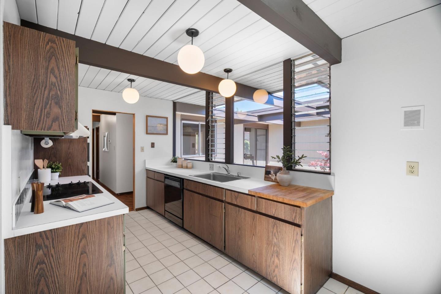 Detail Gallery Image 8 of 42 For 802 Allison Way, Sunnyvale,  CA 94087 - 4 Beds | 2 Baths