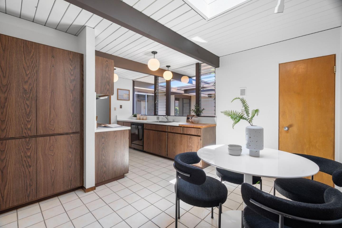 Detail Gallery Image 9 of 42 For 802 Allison Way, Sunnyvale,  CA 94087 - 4 Beds | 2 Baths