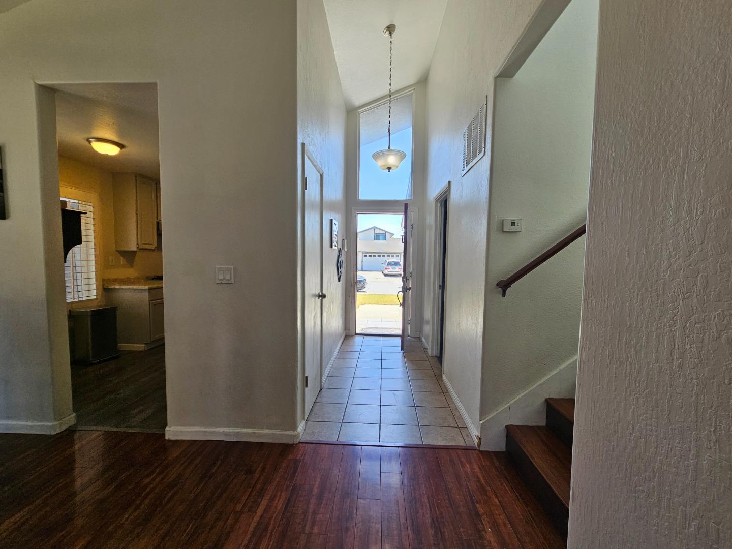 Detail Gallery Image 2 of 22 For 424 Brighton St, Salinas,  CA 93907 - 3 Beds | 2 Baths