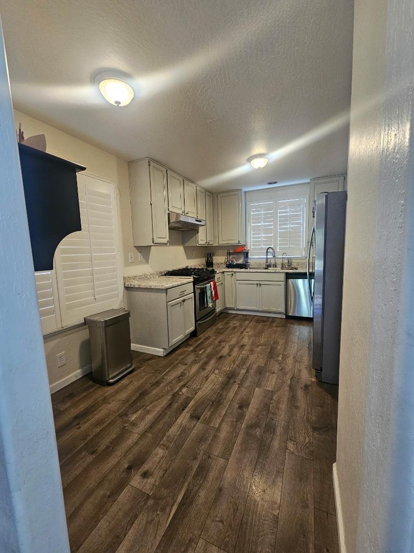 Detail Gallery Image 3 of 22 For 424 Brighton St, Salinas,  CA 93907 - 3 Beds | 2 Baths