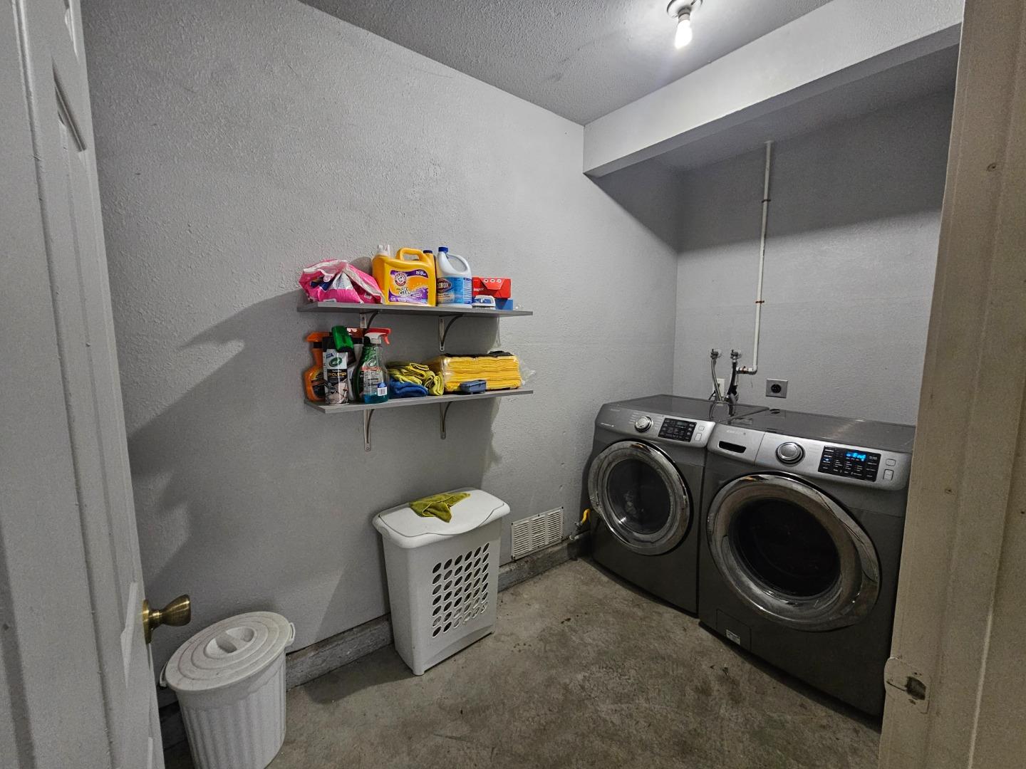 Detail Gallery Image 6 of 22 For 424 Brighton St, Salinas,  CA 93907 - 3 Beds | 2 Baths