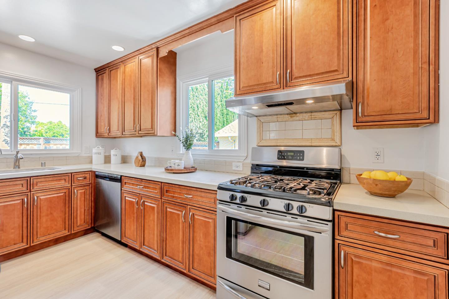 Detail Gallery Image 11 of 38 For 3241 Finch Dr, San Jose,  CA 95117 - 2 Beds | 1 Baths