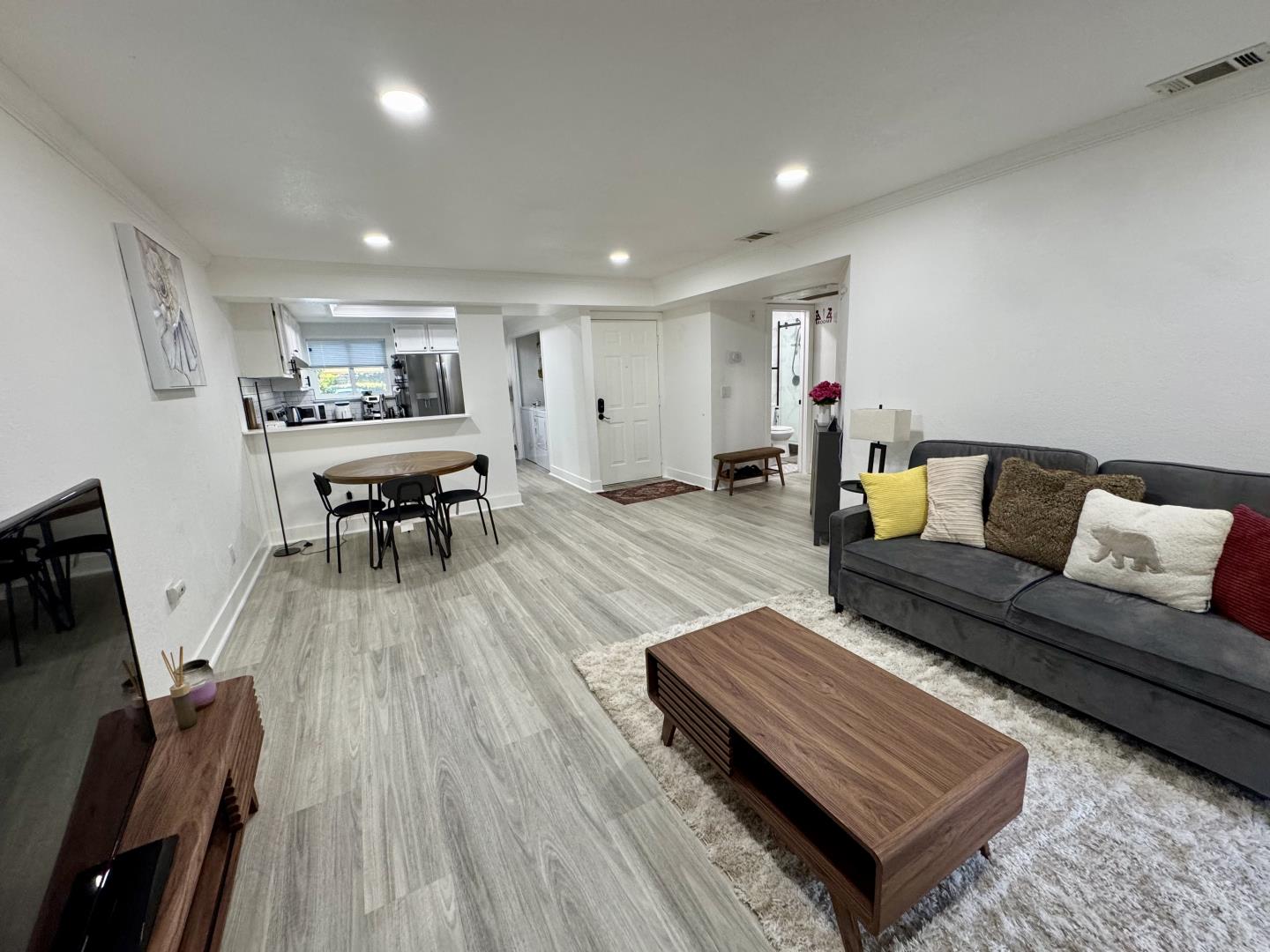 Detail Gallery Image 2 of 14 For 1088 Summerplace Dr, San Jose,  CA 95122 - 1 Beds | 1 Baths