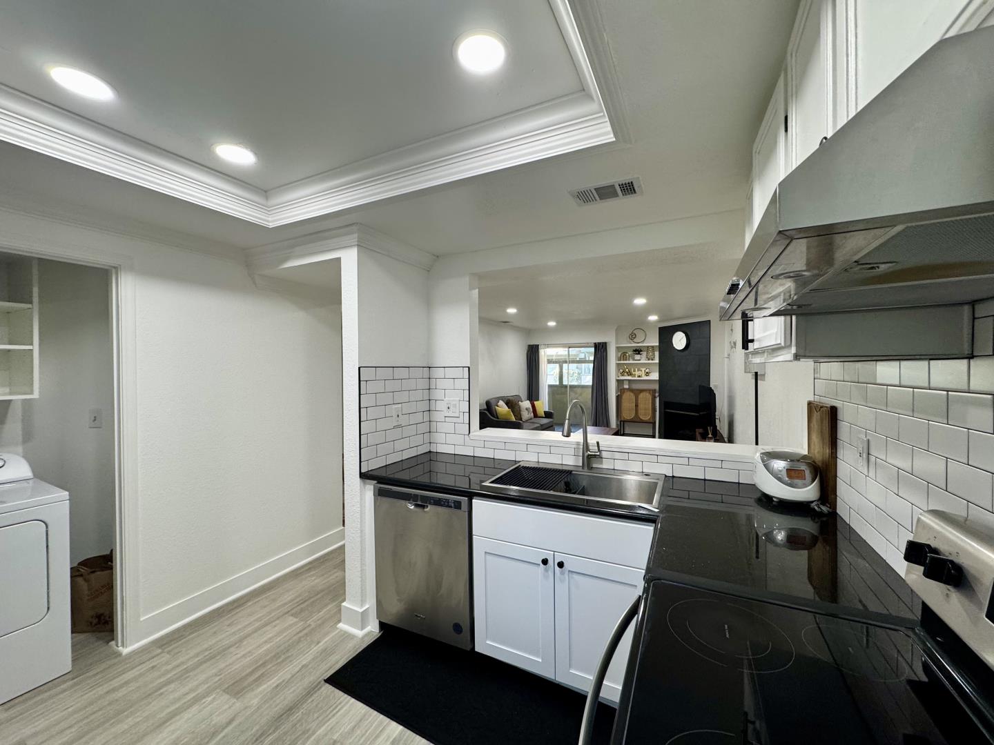 Detail Gallery Image 5 of 14 For 1088 Summerplace Dr, San Jose,  CA 95122 - 1 Beds | 1 Baths