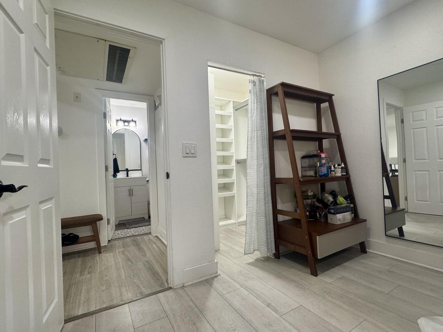 Detail Gallery Image 6 of 14 For 1088 Summerplace Dr, San Jose,  CA 95122 - 1 Beds | 1 Baths