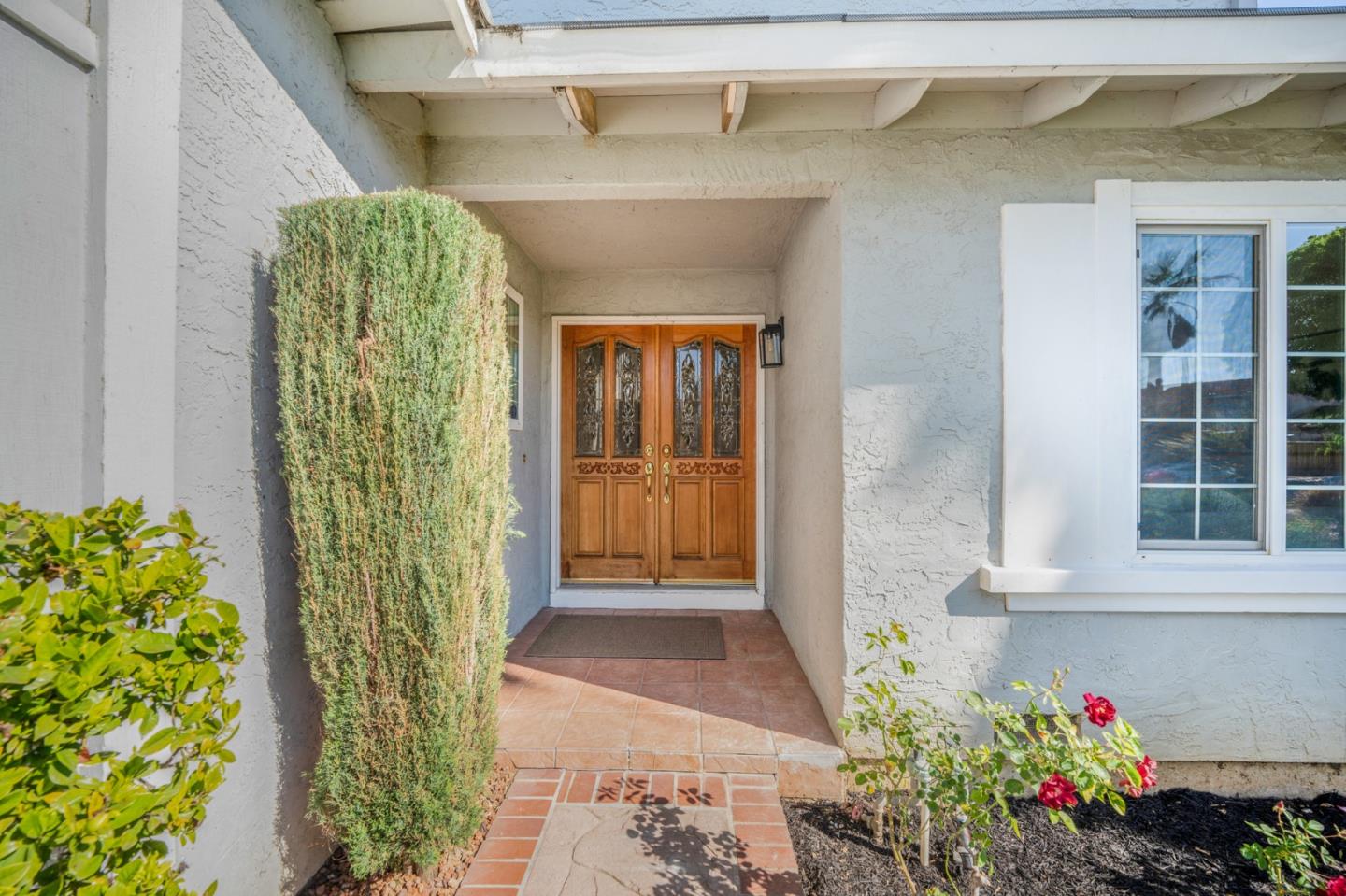 Detail Gallery Image 2 of 40 For 827 Cumberland Dr, Gilroy,  CA 95020 - 5 Beds | 3 Baths