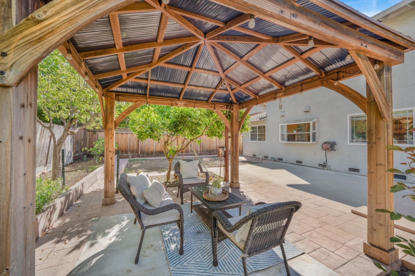 Detail Gallery Image 32 of 40 For 827 Cumberland Dr, Gilroy,  CA 95020 - 5 Beds | 3 Baths
