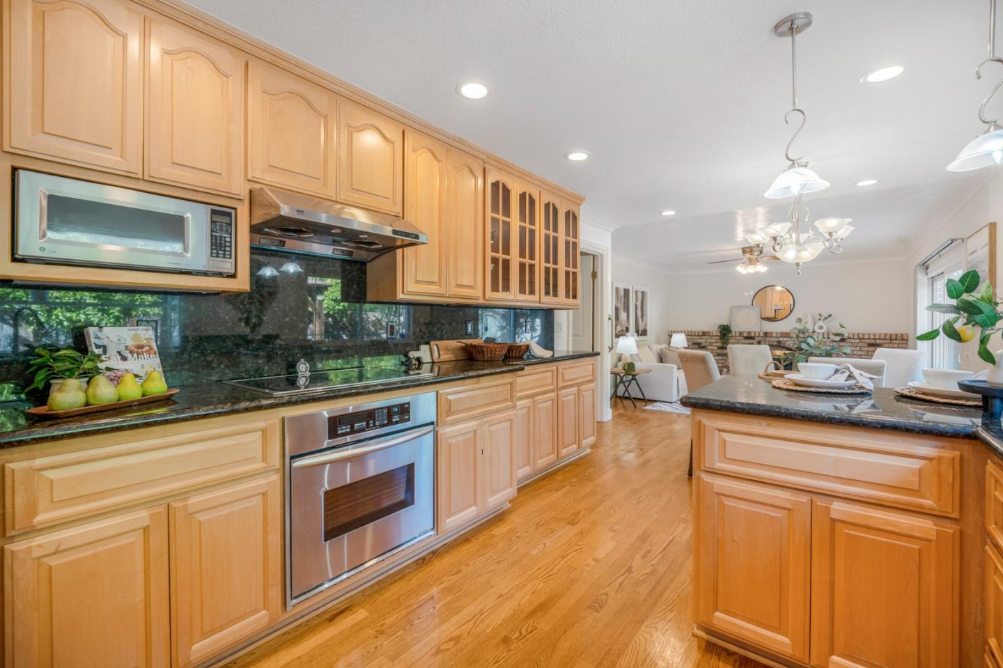 Detail Gallery Image 7 of 40 For 827 Cumberland Dr, Gilroy,  CA 95020 - 5 Beds | 3 Baths