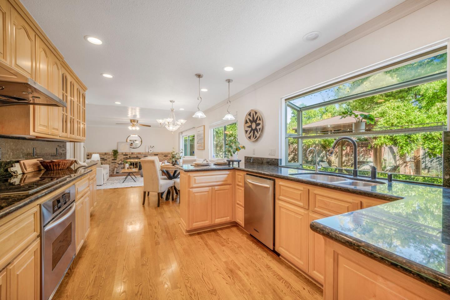 Detail Gallery Image 9 of 40 For 827 Cumberland Dr, Gilroy,  CA 95020 - 5 Beds | 3 Baths