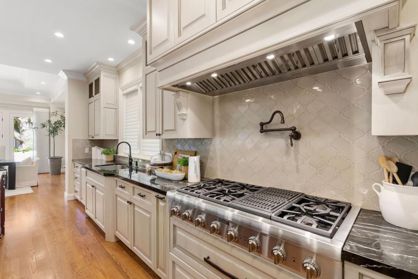 Detail Gallery Image 13 of 38 For 36 Clark Dr, San Mateo,  CA 94401 - 4 Beds | 4/1 Baths
