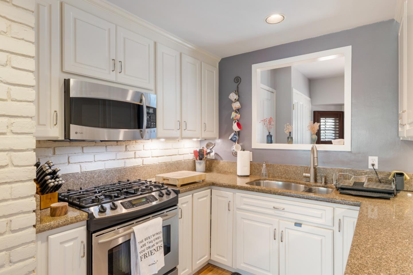 Detail Gallery Image 13 of 23 For 5490 Fairway Dr, San Jose,  CA 95127 - 2 Beds | 2/1 Baths