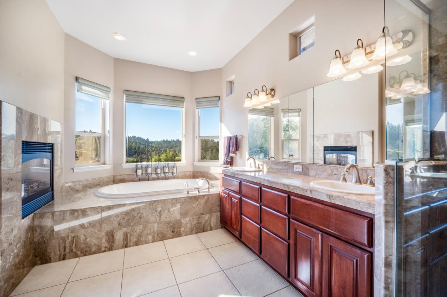 Detail Gallery Image 15 of 56 For 5500 Rio Cascada, Greenwood,  CA 95635 - 4 Beds | 4 Baths
