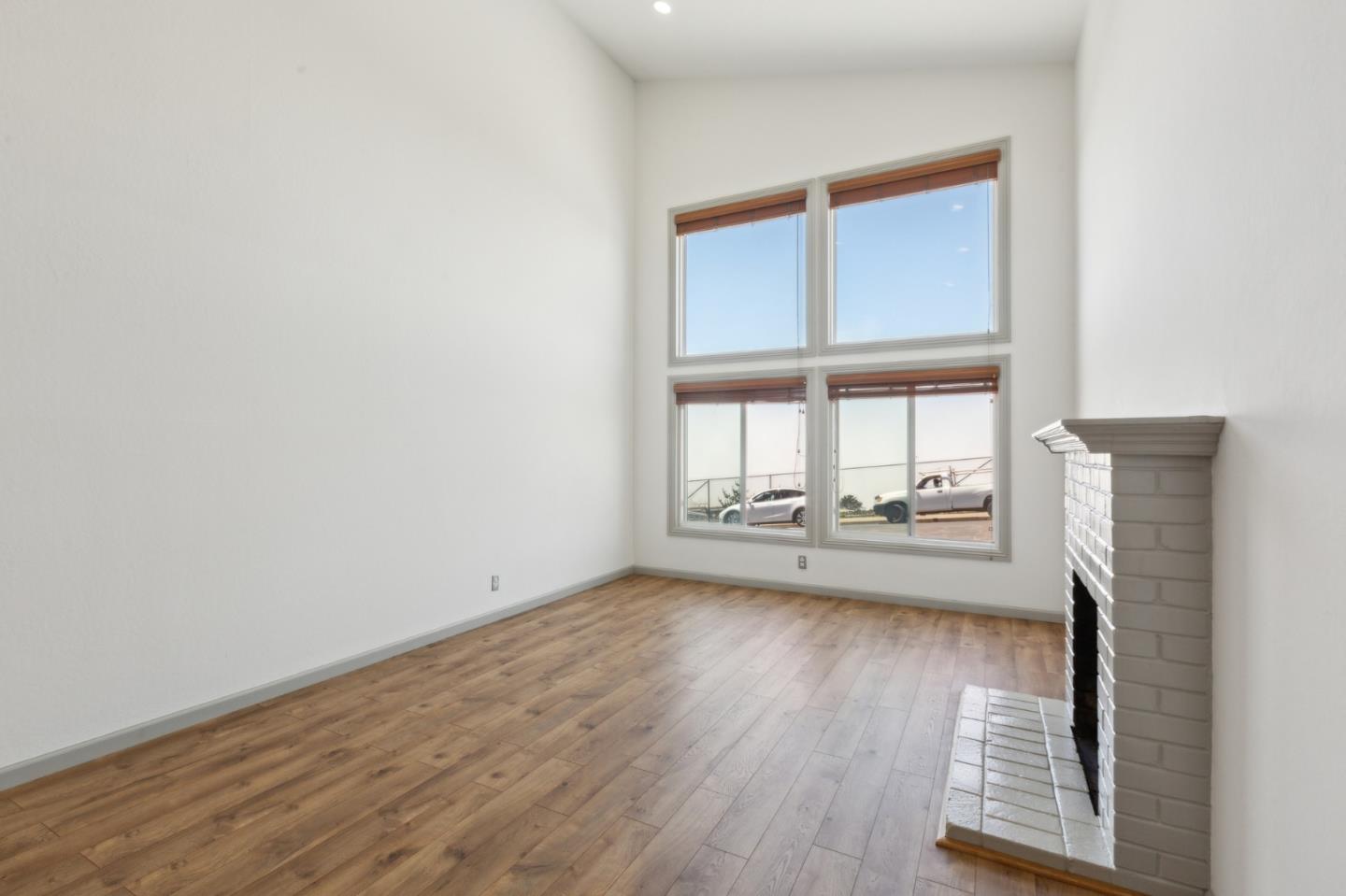 Detail Gallery Image 11 of 39 For 1121 Skyline Dr, Daly City,  CA 94015 - 3 Beds | 1/1 Baths