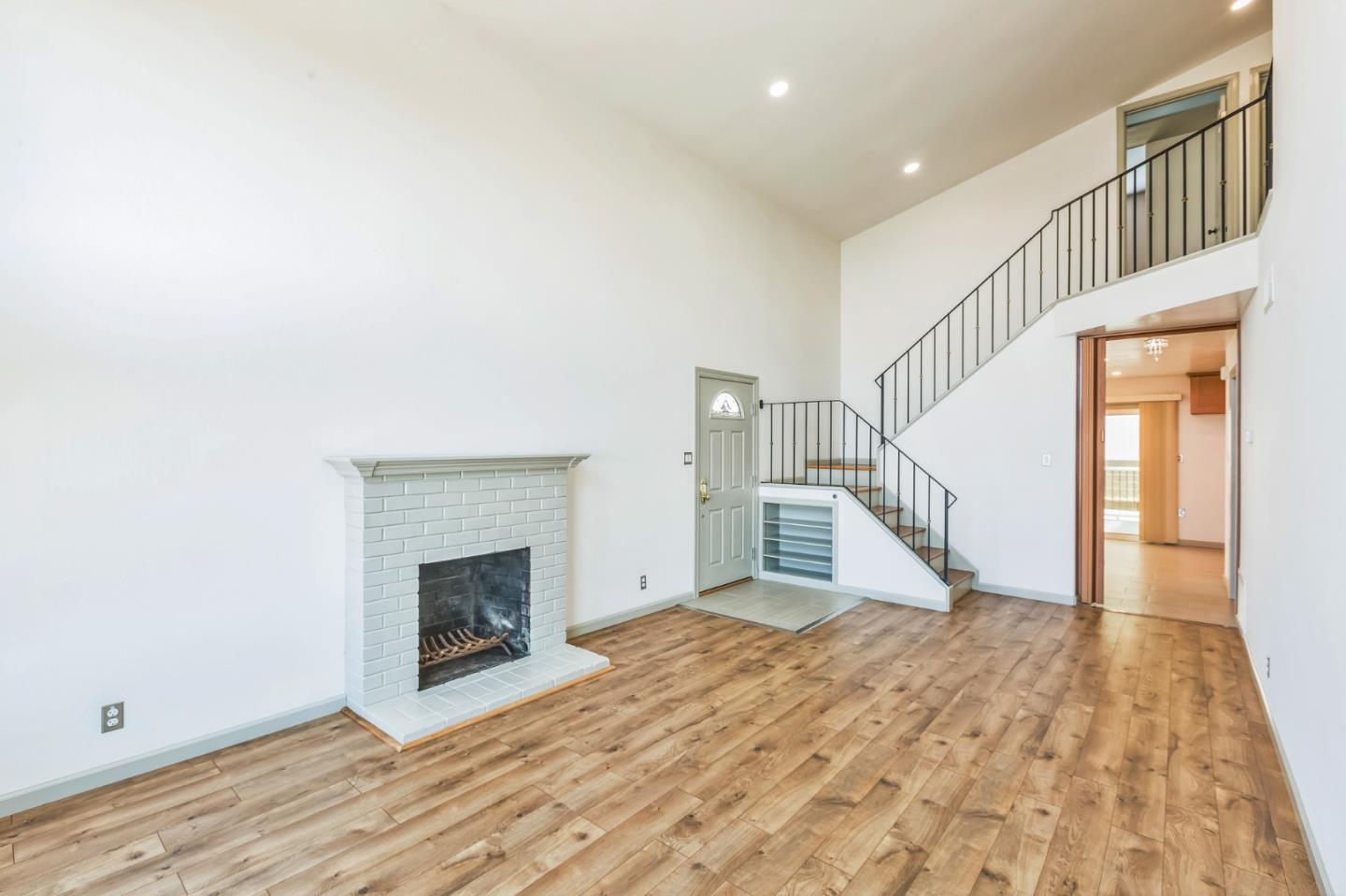 Detail Gallery Image 12 of 39 For 1121 Skyline Dr, Daly City,  CA 94015 - 3 Beds | 1/1 Baths