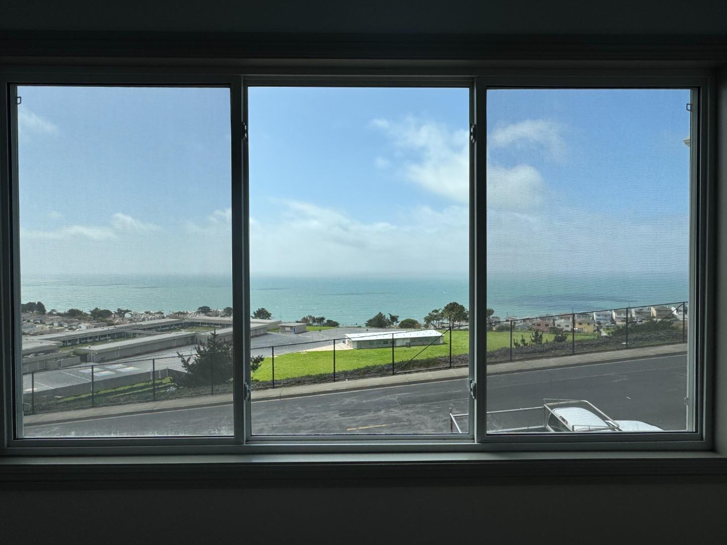 Detail Gallery Image 7 of 39 For 1121 Skyline Dr, Daly City,  CA 94015 - 3 Beds | 1/1 Baths