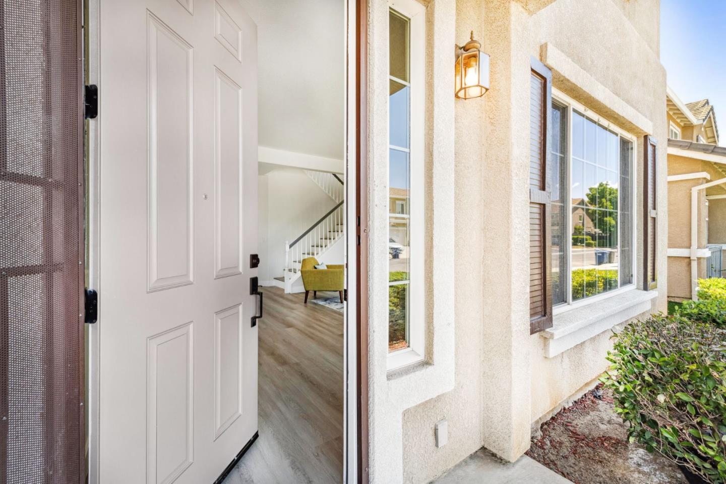 Detail Gallery Image 9 of 80 For 551 Silver Saddle Dr, Pittsburg,  CA 94565 - 6 Beds | 4 Baths