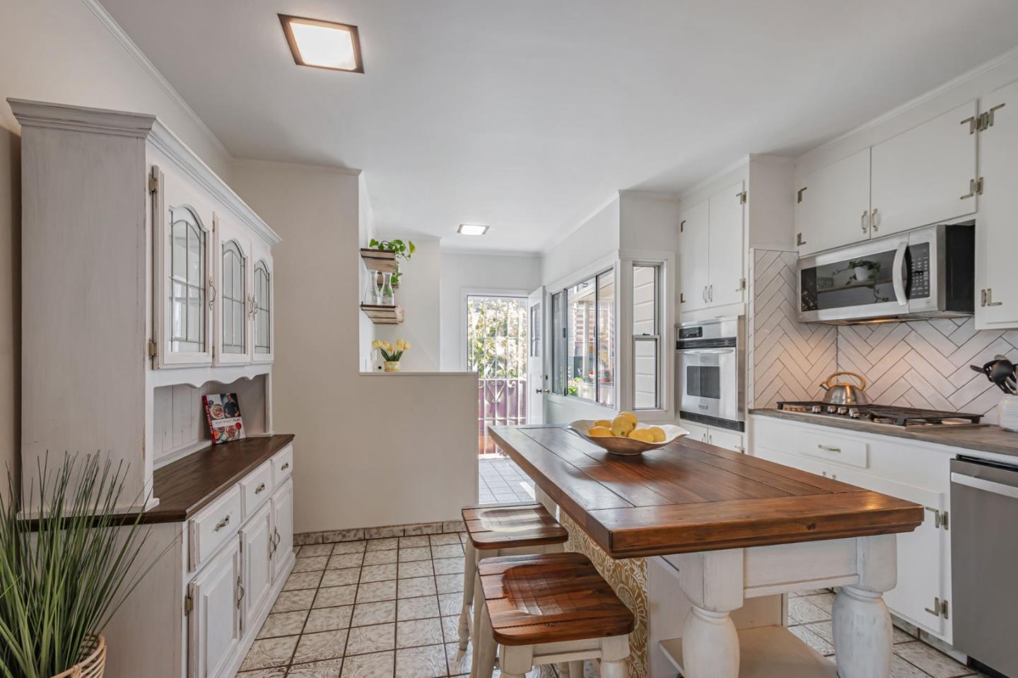 Detail Gallery Image 11 of 37 For 301 Madrid St, San Francisco,  CA 94112 - 3 Beds | 2 Baths