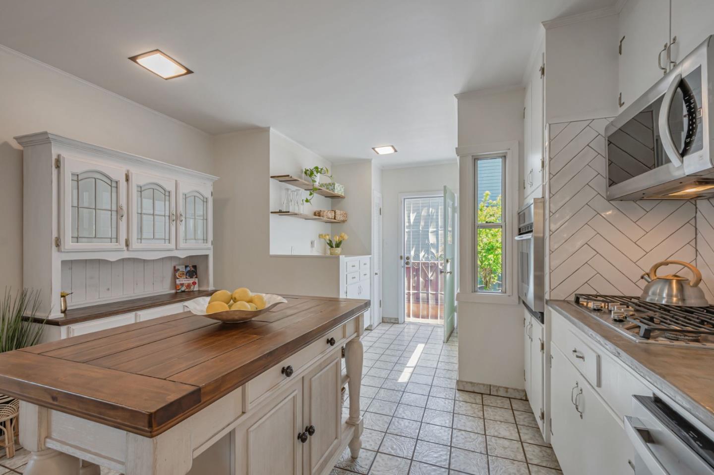 Detail Gallery Image 12 of 37 For 301 Madrid St, San Francisco,  CA 94112 - 3 Beds | 2 Baths