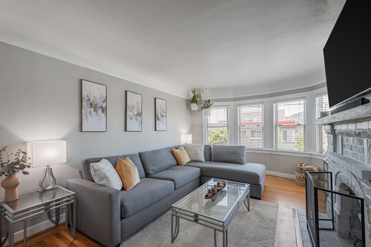 Detail Gallery Image 4 of 37 For 301 Madrid St, San Francisco,  CA 94112 - 3 Beds | 2 Baths